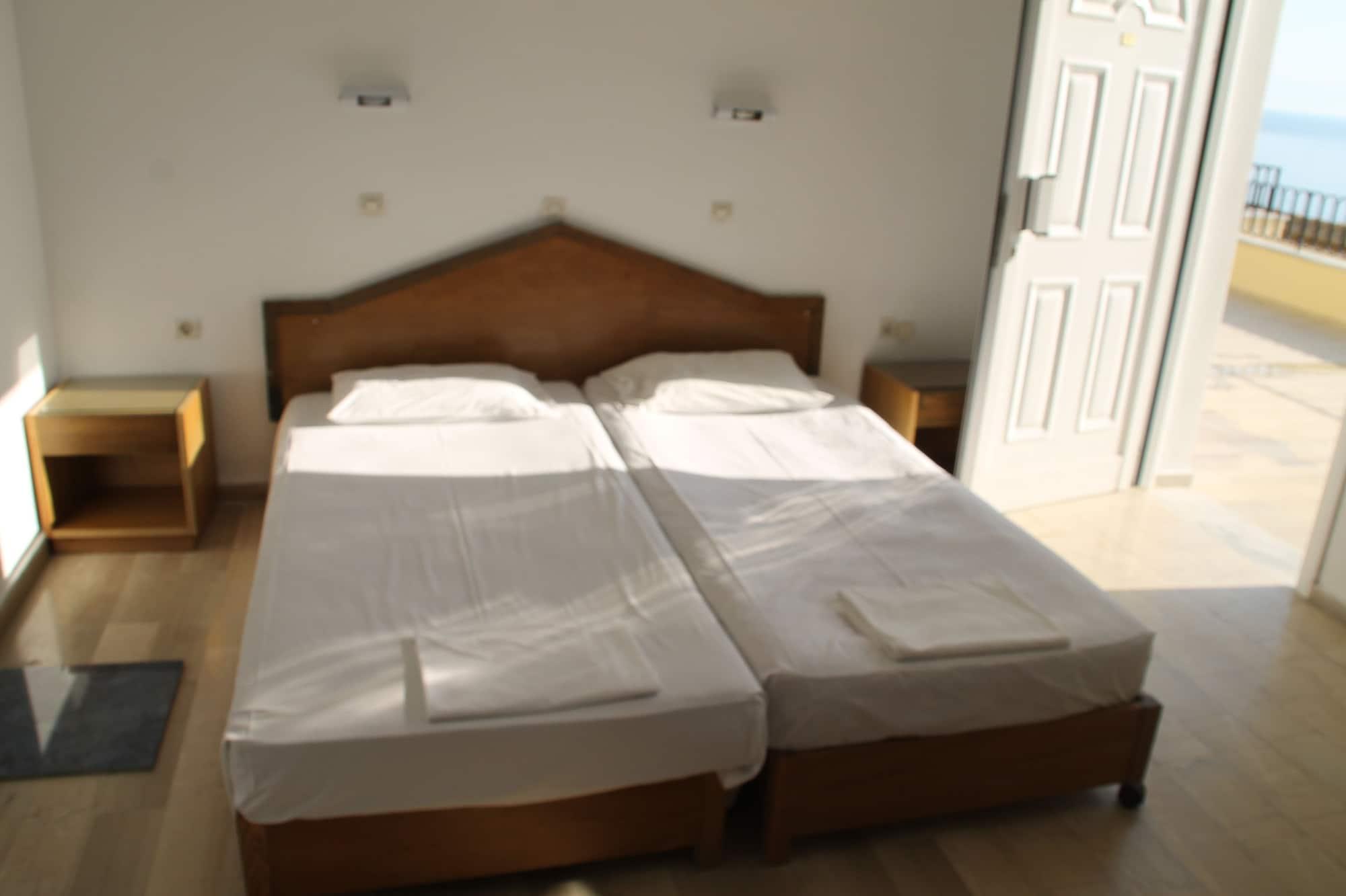 Litharia Apartments Benitses  Ngoại thất bức ảnh