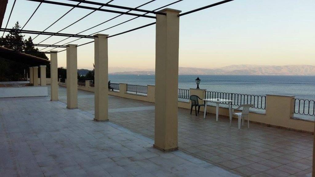 Litharia Apartments Benitses  Ngoại thất bức ảnh