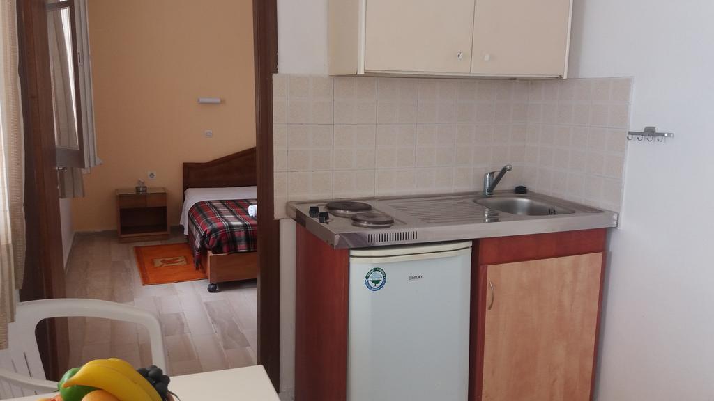 Litharia Apartments Benitses  Ngoại thất bức ảnh