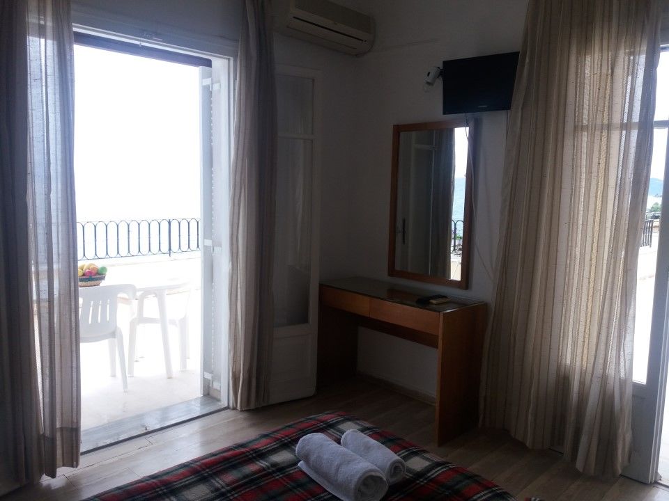 Litharia Apartments Benitses  Ngoại thất bức ảnh